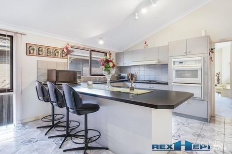 Property photo of 10 Reema Boulevard Endeavour Hills VIC 3802