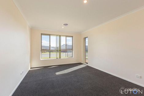 Property photo of 2 Bramwell Bend Googong NSW 2620
