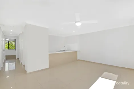 19/21 Huth St, Labrador, QLD 4215