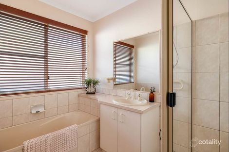 Property photo of 34 Gainsborough Drive Glenvale QLD 4350