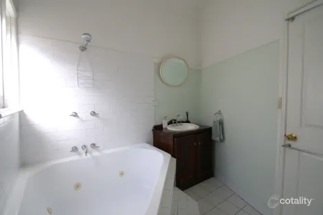 Property photo of 4 Curran Street Orange NSW 2800