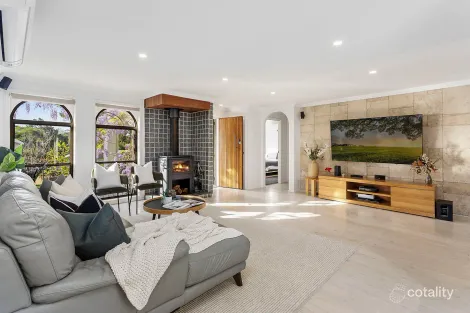 Property photo of 6 Webb Close Illawong NSW 2234