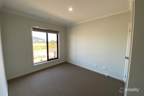 Property photo of 25 Diamantina Way Cobblebank VIC 3338