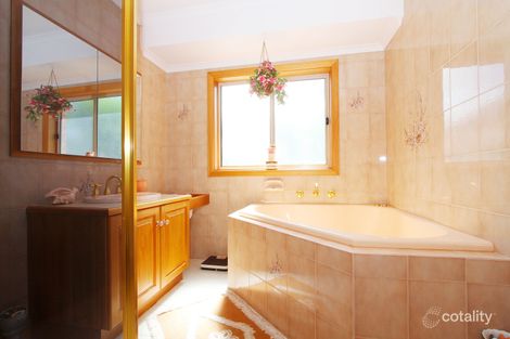 Property photo of 2 Heron Court Taylors Lakes VIC 3038