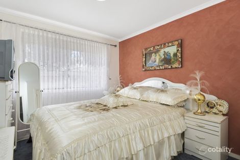 Property photo of 2 Green Close Delahey VIC 3037