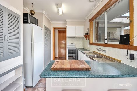 Property photo of 48 Marie Crescent Wendouree VIC 3355
