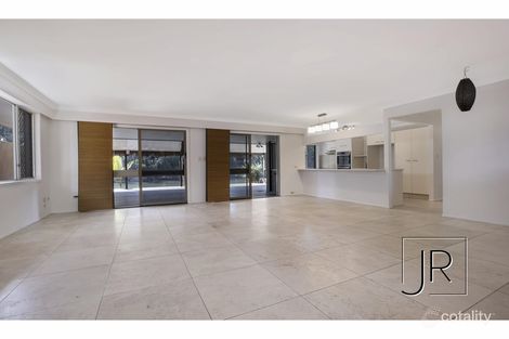 Property photo of 6 Lakeland Key Broadbeach Waters QLD 4218