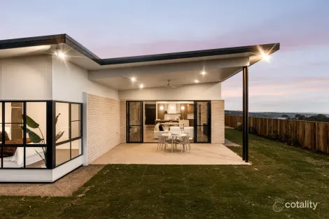 Property photo of 4 Halcyon Street Mount Kynoch QLD 4350