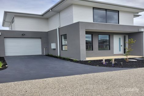 2 Lyell Pl, Pakenham, VIC 3810