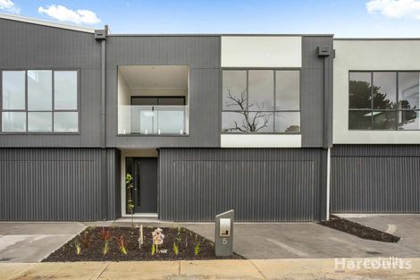 Property photo of 5 Birdie View Cranbourne North VIC 3977