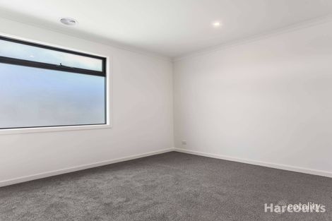 Property photo of 5 Birdie View Cranbourne North VIC 3977