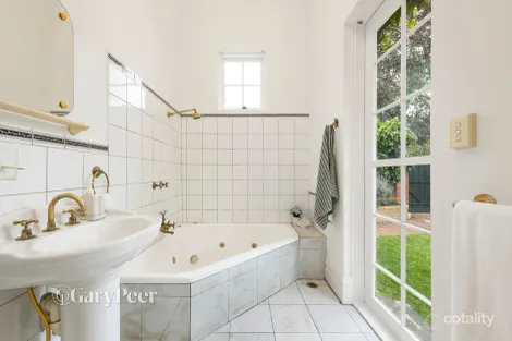 Property photo of 399 North Road Caulfield South VIC 3162