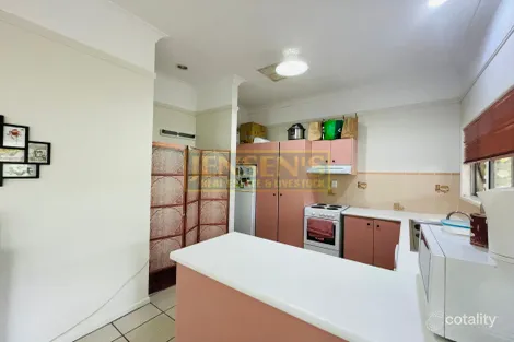 Property photo of 1/37 Hackett Terrace Richmond Hill QLD 4820