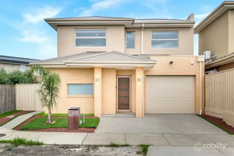 33 MOMBASSA DR, WOLLERT, VIC 3750