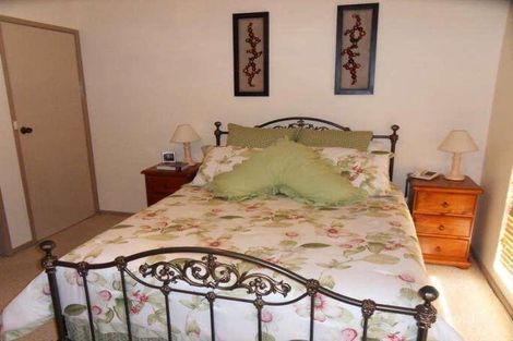 Property photo of 6 Atkins Place Estella NSW 2650