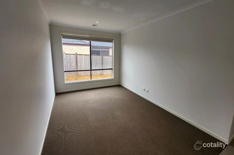 Property photo of 8 Kingscliff Avenue Clyde VIC 3978