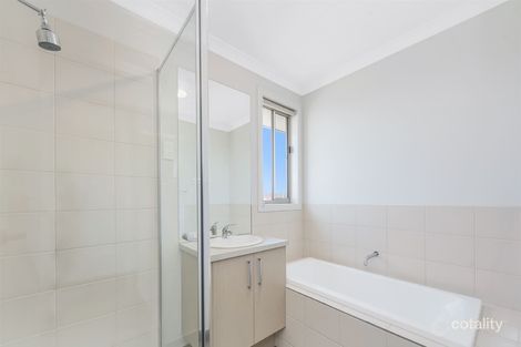 Property photo of 32 Grisham Drive Officer VIC 3809