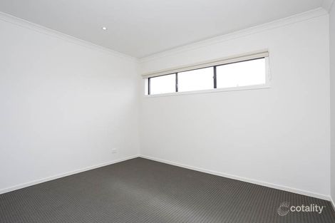 Property photo of 5 Doonhamer Place Clyde North VIC 3978