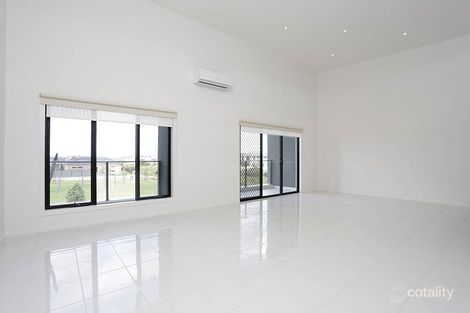 Property photo of 5 Doonhamer Place Clyde North VIC 3978