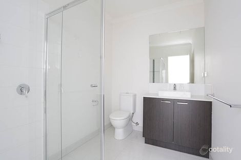 Property photo of 5 Doonhamer Place Clyde North VIC 3978