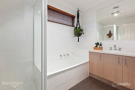 Property photo of 18 Saintly Grove Berwick VIC 3806