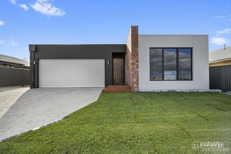 Property photo of 24 McLeod Crescent Lucas VIC 3350