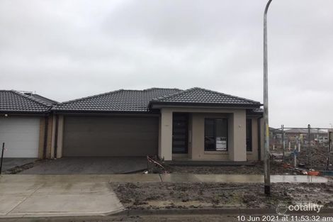 Property photo of 22 Daisy Drive Donnybrook VIC 3064