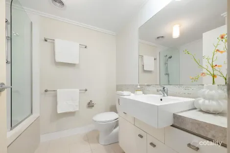 Property photo of 2/86 Pembroke Road Coorparoo QLD 4151