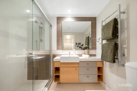 Property photo of 2/86 Pembroke Road Coorparoo QLD 4151