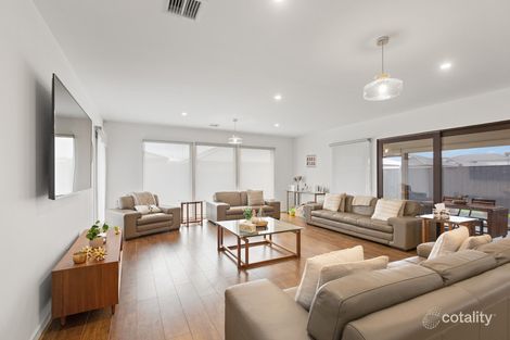 Property photo of 37 Deoro Parade Clyde North VIC 3978