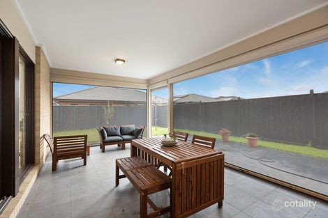 Property photo of 37 Deoro Parade Clyde North VIC 3978