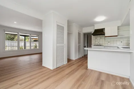 Property photo of 8 Paringa Court Frankston VIC 3199