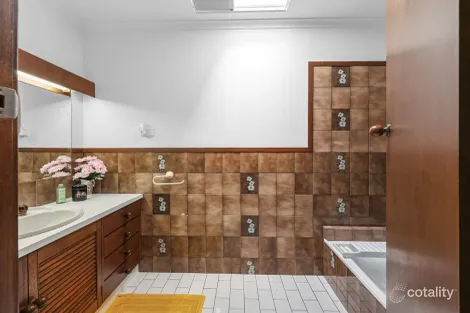 Property photo of 1 William Court Hamilton VIC 3300