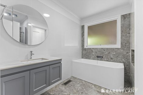 Property photo of 16 Dobell Place Mooroolbark VIC 3138