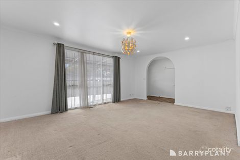 Property photo of 16 Dobell Place Mooroolbark VIC 3138