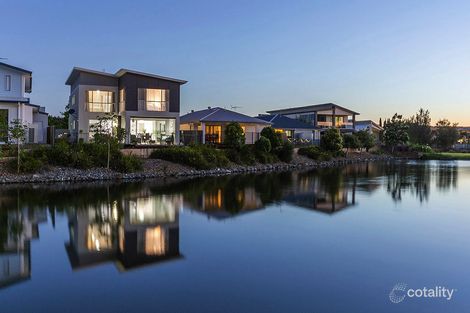 Property photo of 9 Keelson Crescent Hope Island QLD 4212