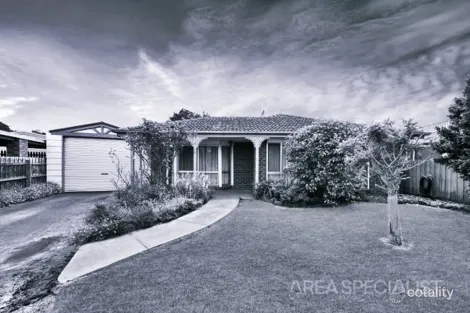 Property photo of 13 Cantle Close Pakenham VIC 3810
