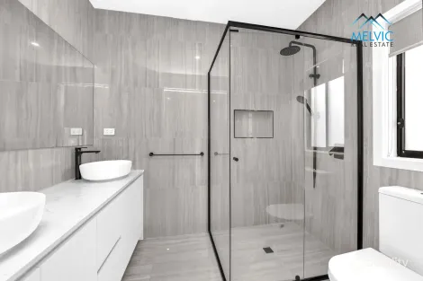 Property photo of 33 Kernot Parade Clyde VIC 3978