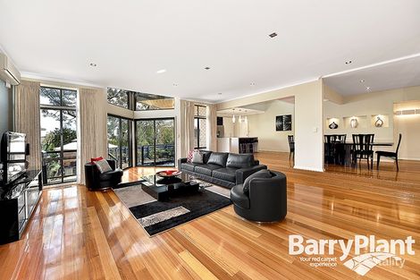 Property photo of 27 Mannering Drive Glen Waverley VIC 3150