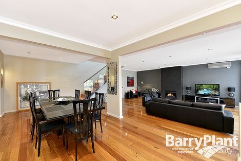 Property photo of 27 Mannering Drive Glen Waverley VIC 3150