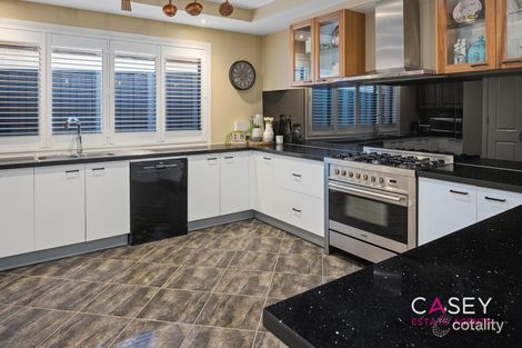 Property photo of 32 Cherryhills Drive Cranbourne VIC 3977