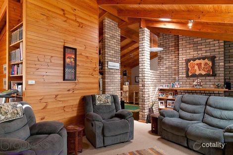 210 Elizabeth Ave, Mundaring, WA 6073