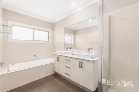 Property photo of 169 The Lakes Boulevard South Morang VIC 3752