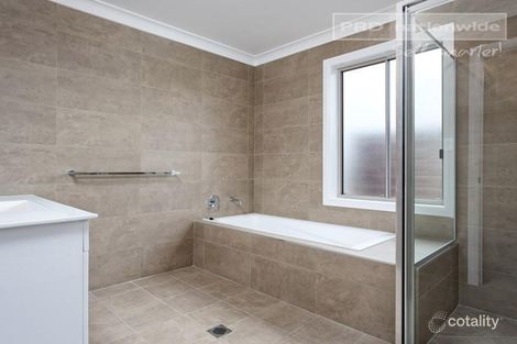 Property photo of 19 Watson Boulevard Lloyd NSW 2650