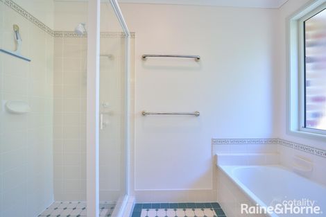 Property photo of 5 Leanne Close New Auckland QLD 4680