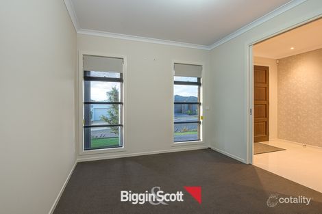 Property photo of 4 Carambola Place Berwick VIC 3806
