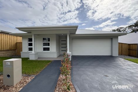 Property photo of 27 Ellipse Circuit Chisholm NSW 2322