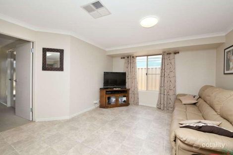 Property photo of 2 Ellesmere Circuit Success WA 6164