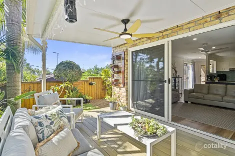 Property photo of 4/19 Hilltop Street Labrador QLD 4215