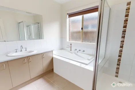 Property photo of 24 Mannavue Boulevard Cranbourne North VIC 3977